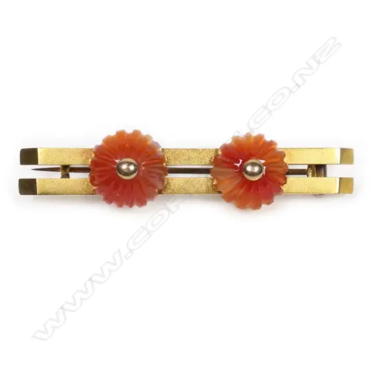 An N.Z. colonial 'Levy & Son' 9ct. gilded yellow gold and agate double bar brooch,